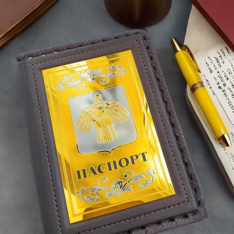 На память: Обложка на паспорт из кожи «Герб Коми»