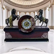 На память: Каминные часы «Кони» из яшмы и долерита — фотография 1