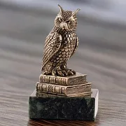 Статуэтка «Сова» на книгах и змеевике — красивый подарок — фотография 1