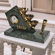 Настольные часы «Прииск» из бронзы и змеевика — оригинальный подарок — фотография 1