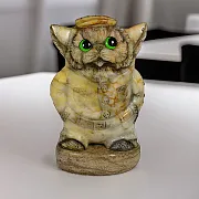 Каменная фигурка «Кот в кепке» с кальцитом — красивый подарок — фотография 1