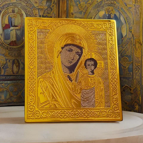 В подарок: Казанская икона Божией Матери карманная (малая). Златоуст