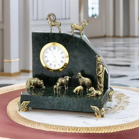 Настольные часы «Охота» на змеевике в подарок