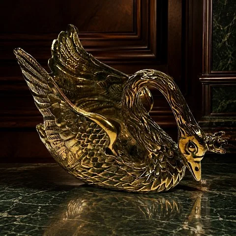 На память: Латунный подсвечник в форме лебедя